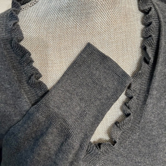 Jacob ruffle v neck knit sweater in soft charcoal grey XS - Picture 3 of 6